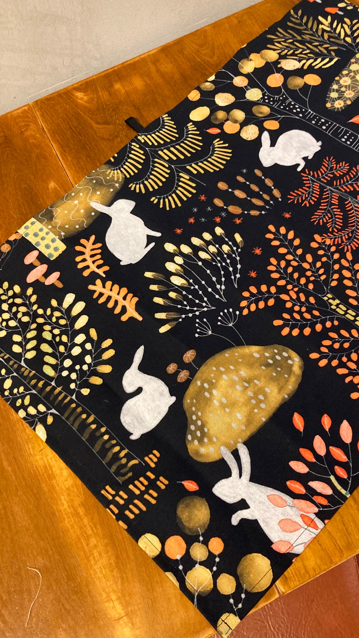 Suojavari-keittiöpyyhe, Karoliina Erkinjuntti