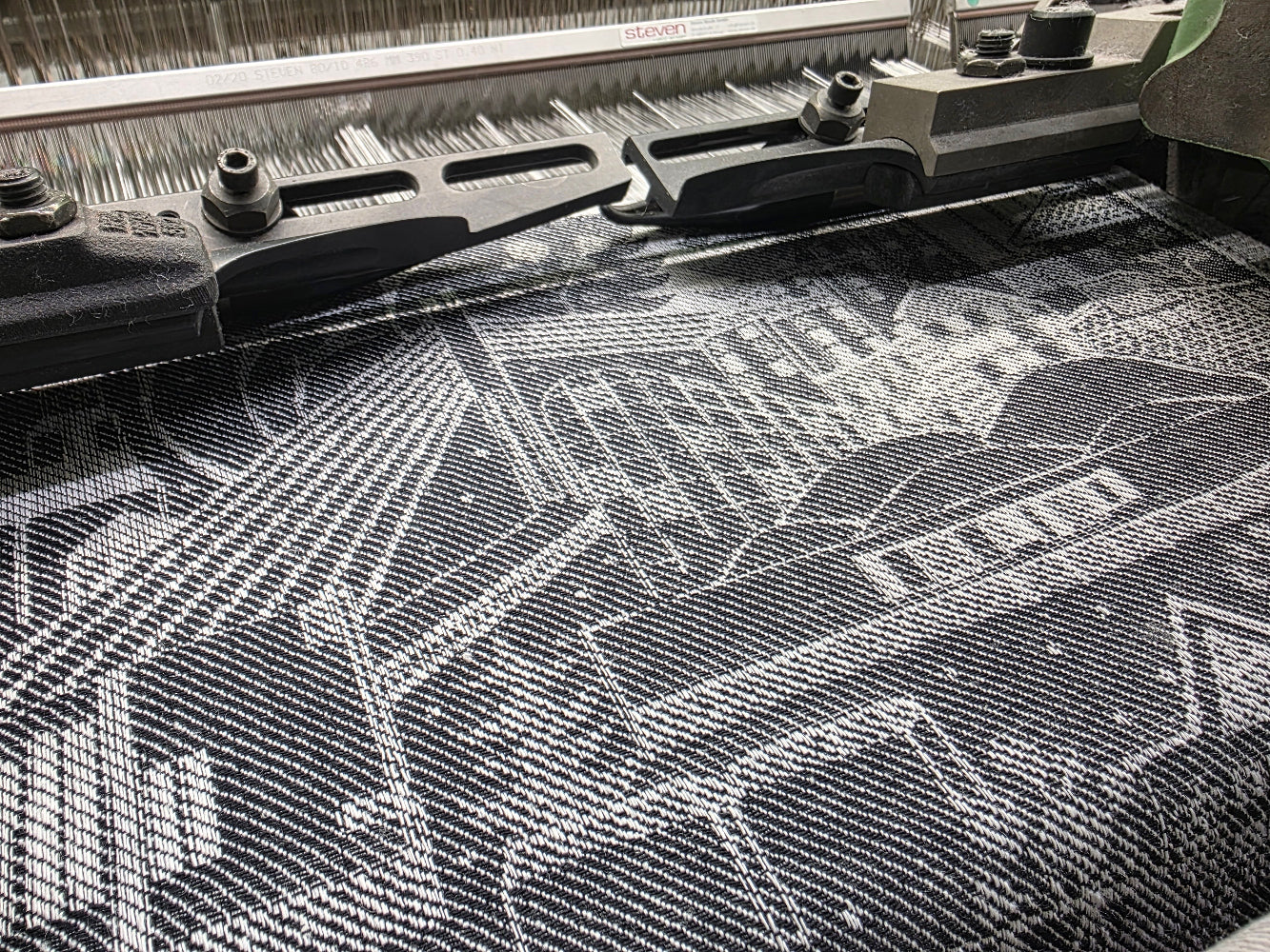 ENNAKKOMYYNTI Kudottu laudeliina Rovaniemi